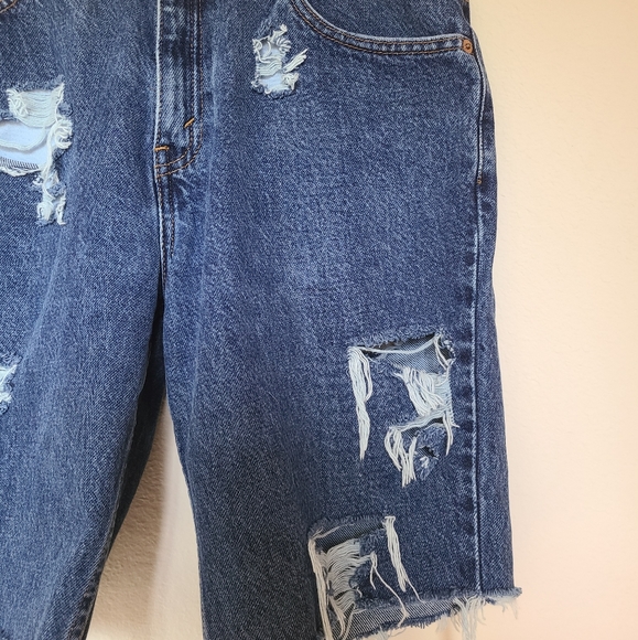 ☆Levi mid thigh distressed shorts☆ - Picture 4 of 16
